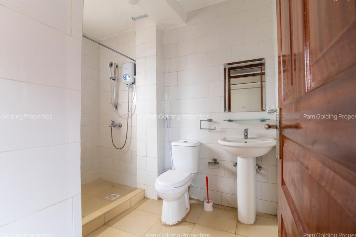 4 Bed Apartment with En Suite in Kilimani - 16