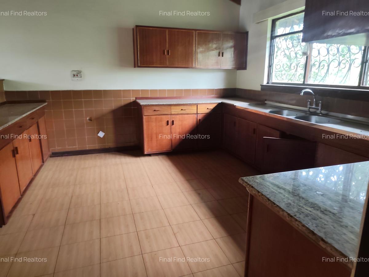 4 Bed House with En Suite in Runda - 18