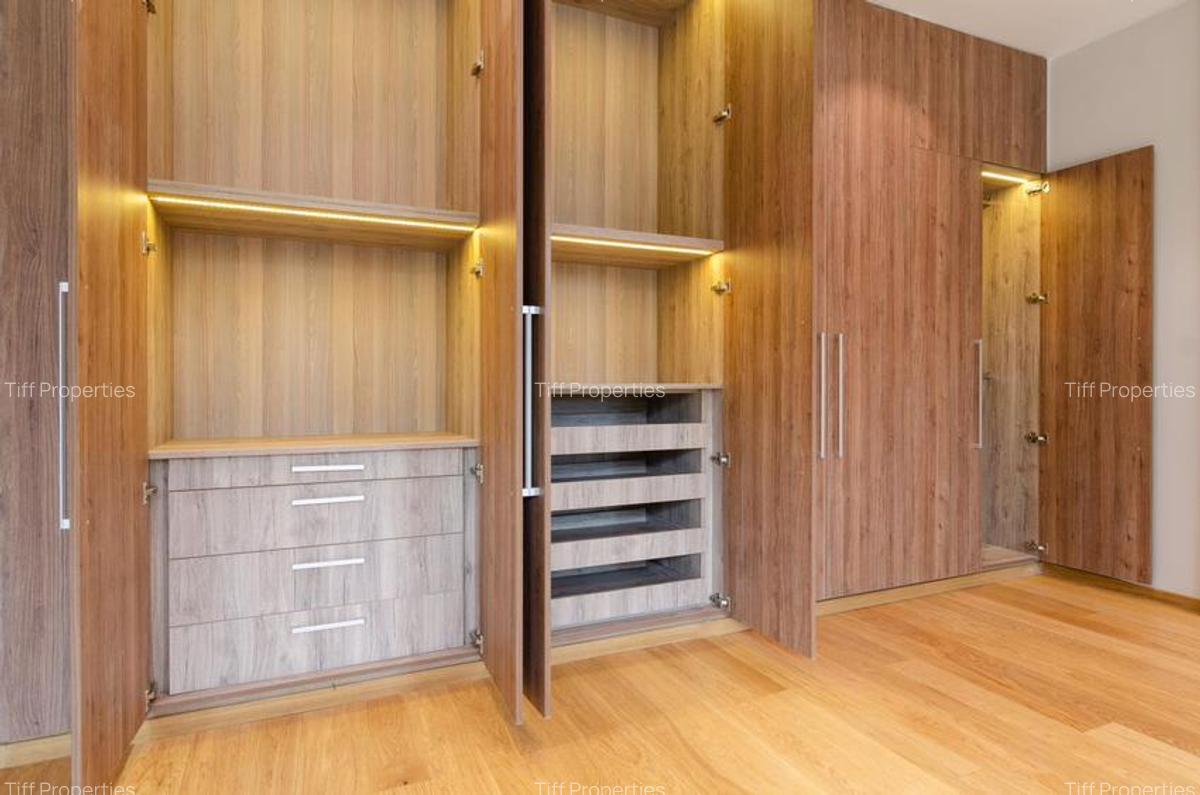 5 Bed House in Runda - 14