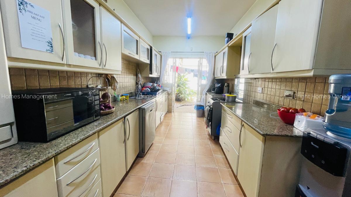 5 Bed Townhouse with En Suite in Kilimani - 15