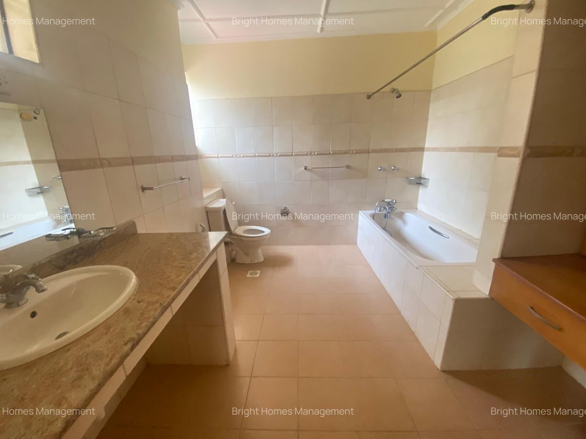 5 Bed Townhouse with En Suite in Lavington - 9