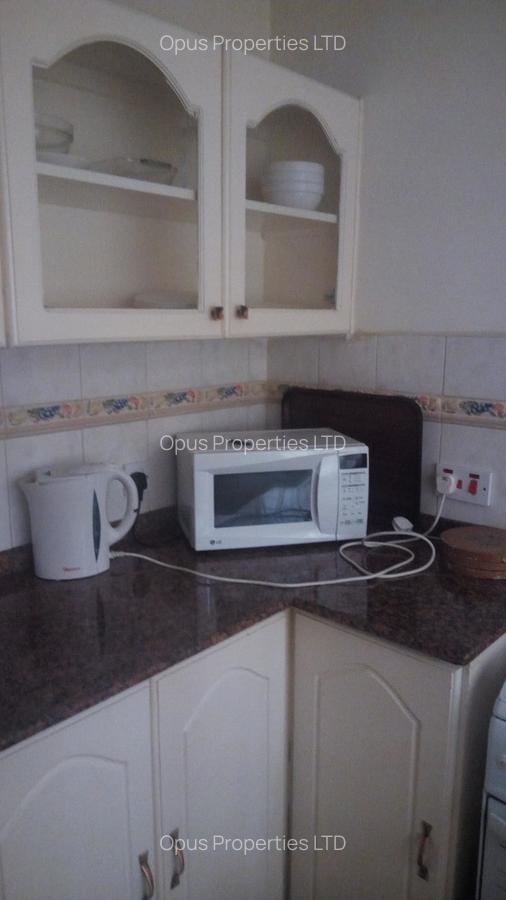 Serviced 2 Bed Apartment with En Suite in Riverside - 8