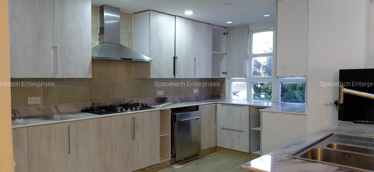 5 Bed House with En Suite in Runda - 18