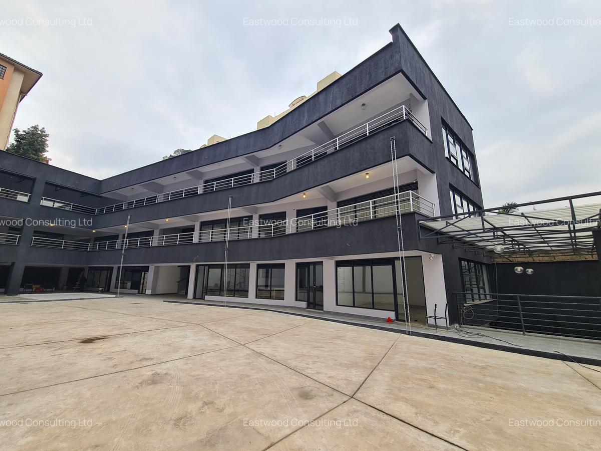 325 ft² Shop with Service Charge Included at 1St Parklands - 1