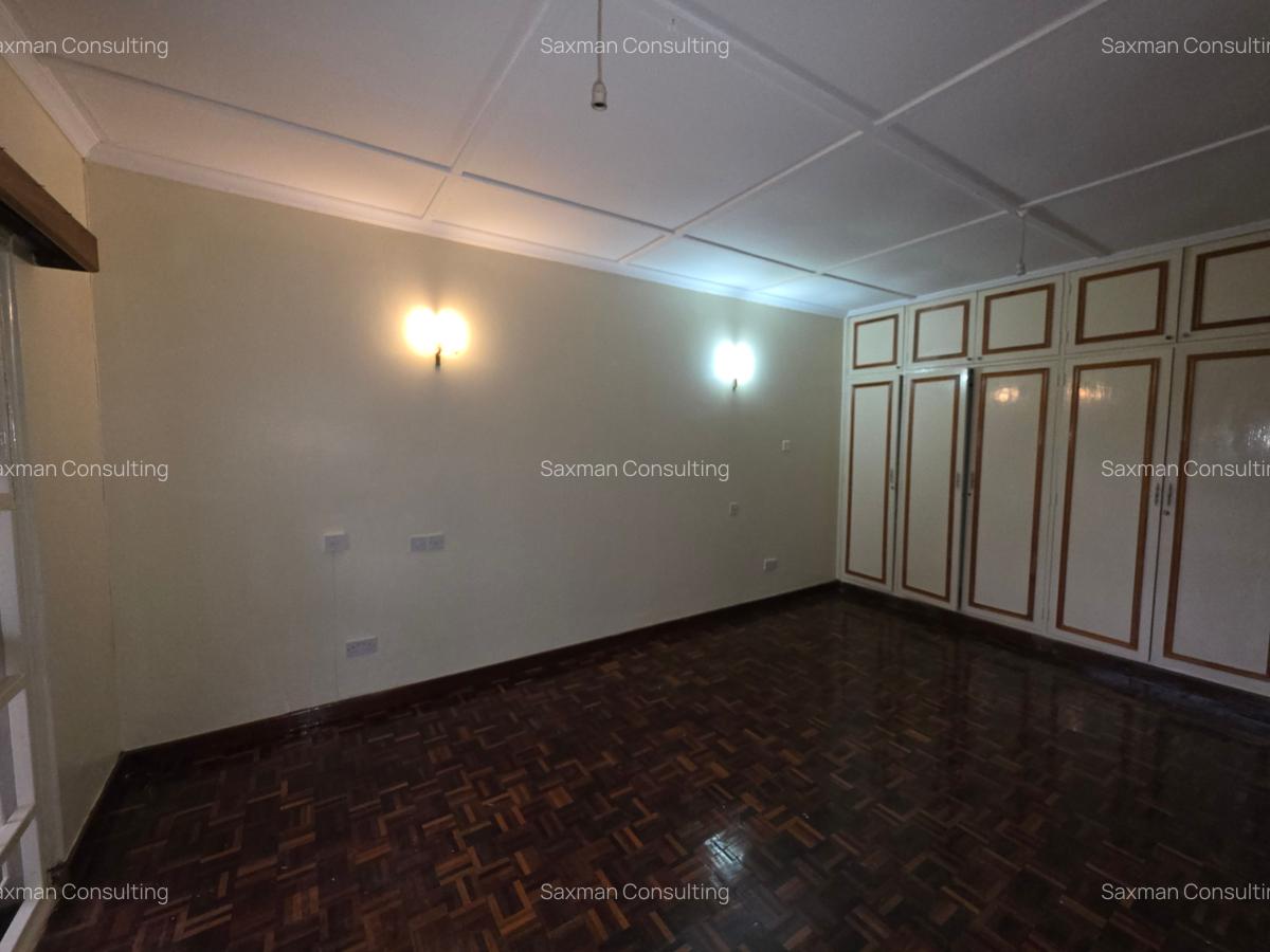 4 Bed House with En Suite in Nyari - 7