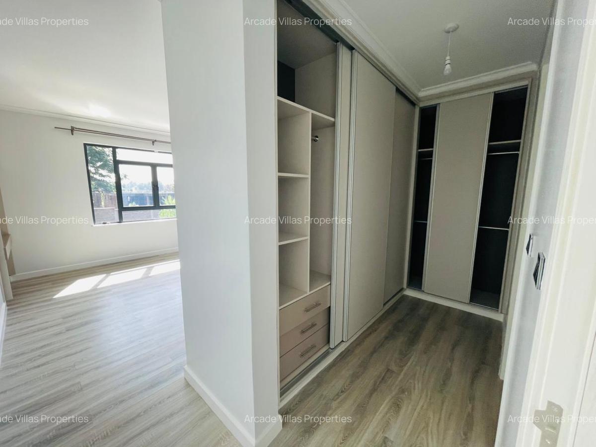 4 Bed Villa with En Suite in Runda - 18