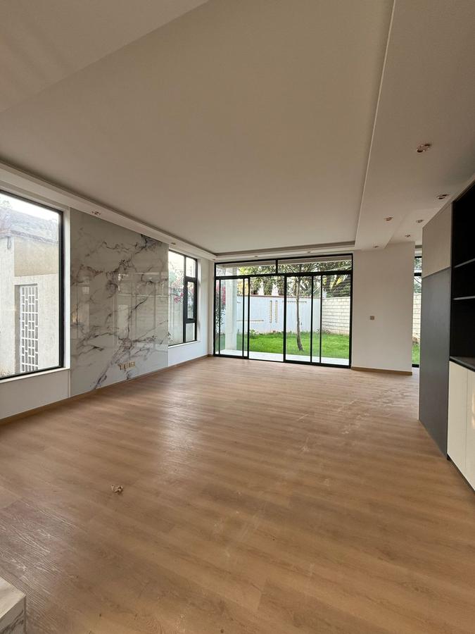 5 Bed Townhouse with En Suite in Lavington - 3