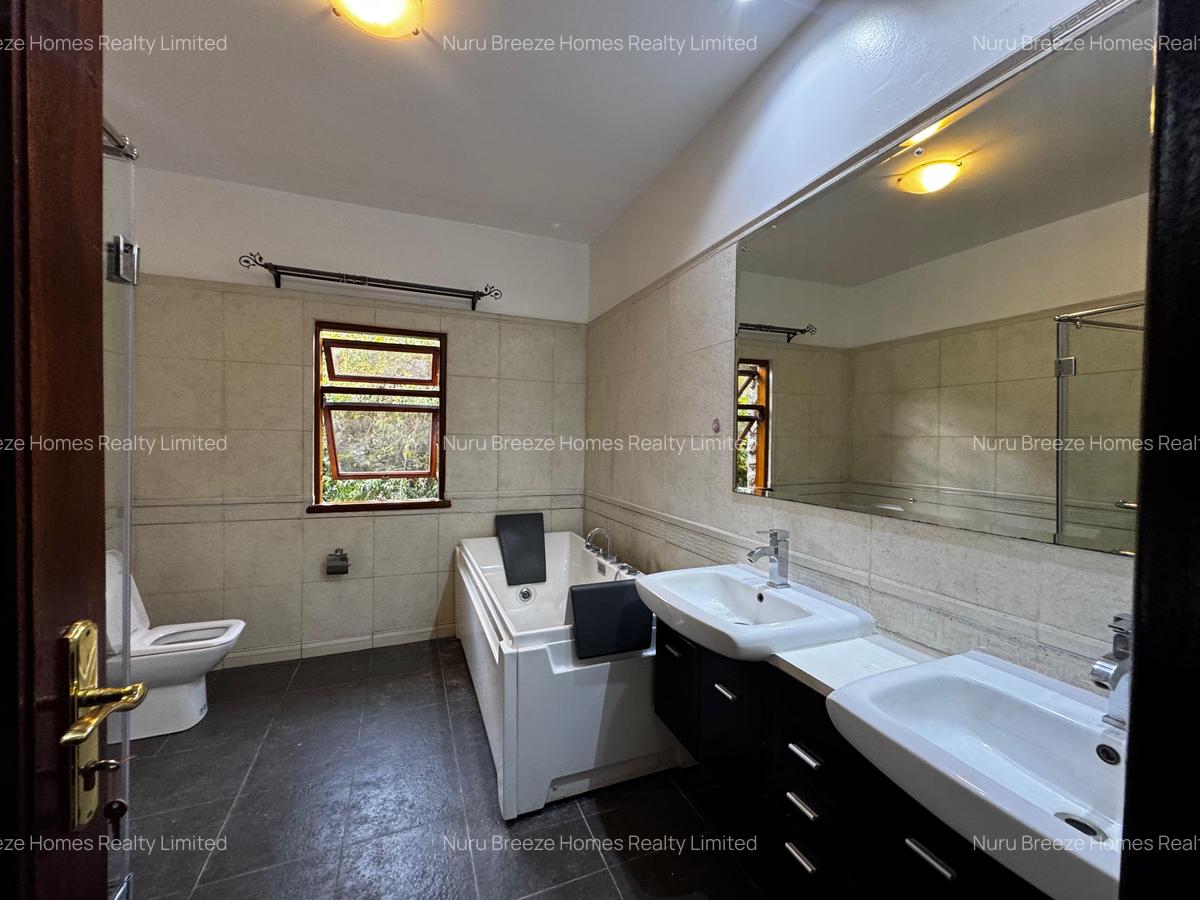 5 Bed Townhouse with En Suite in Karen - 20