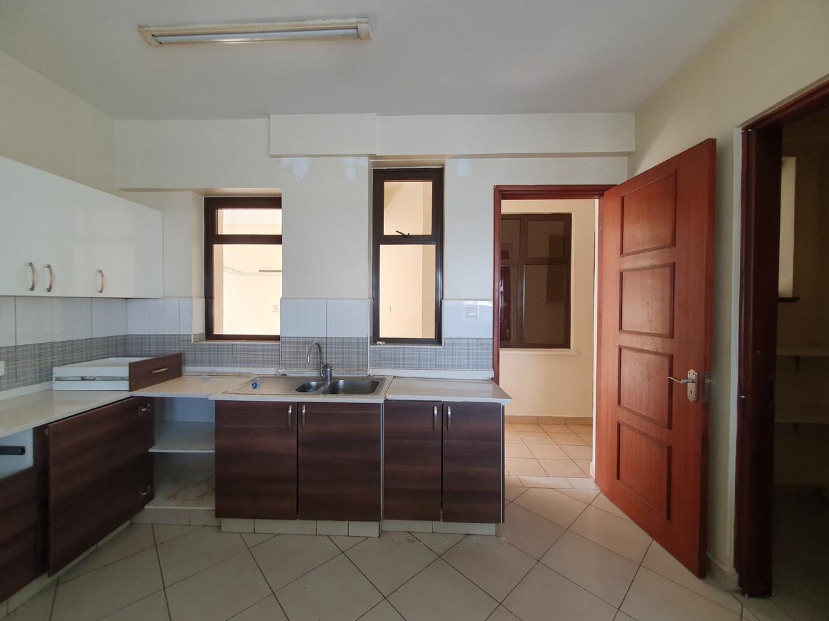 3 Bed Apartment with En Suite at Mpaka Rd - 5