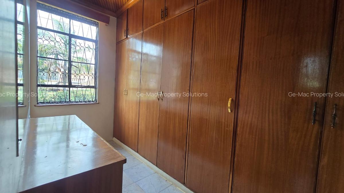 4 Bed House with En Suite in Runda - 3