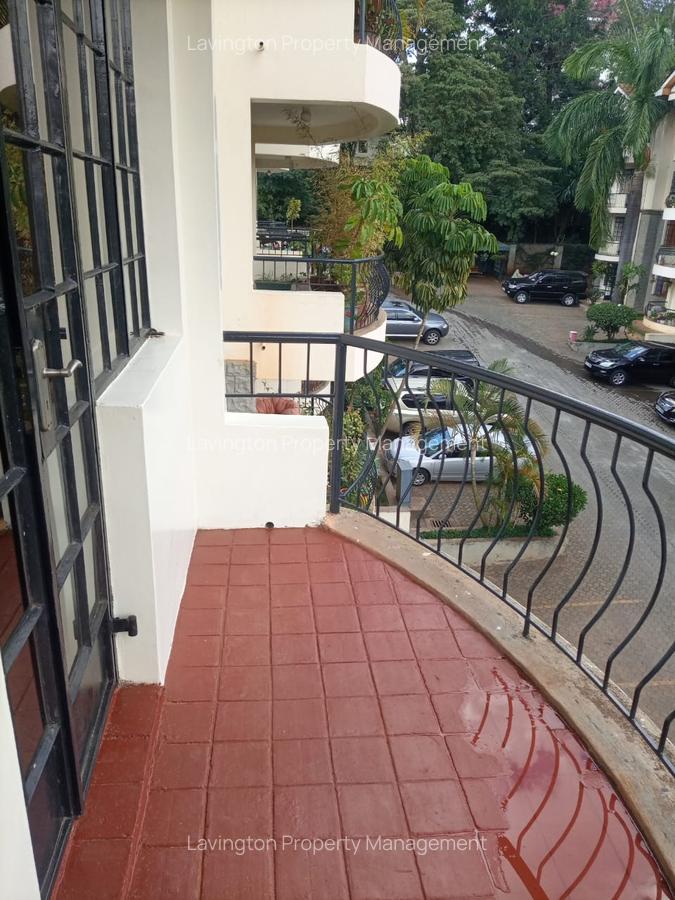 3 Bed Apartment with En Suite at Lavington - 12