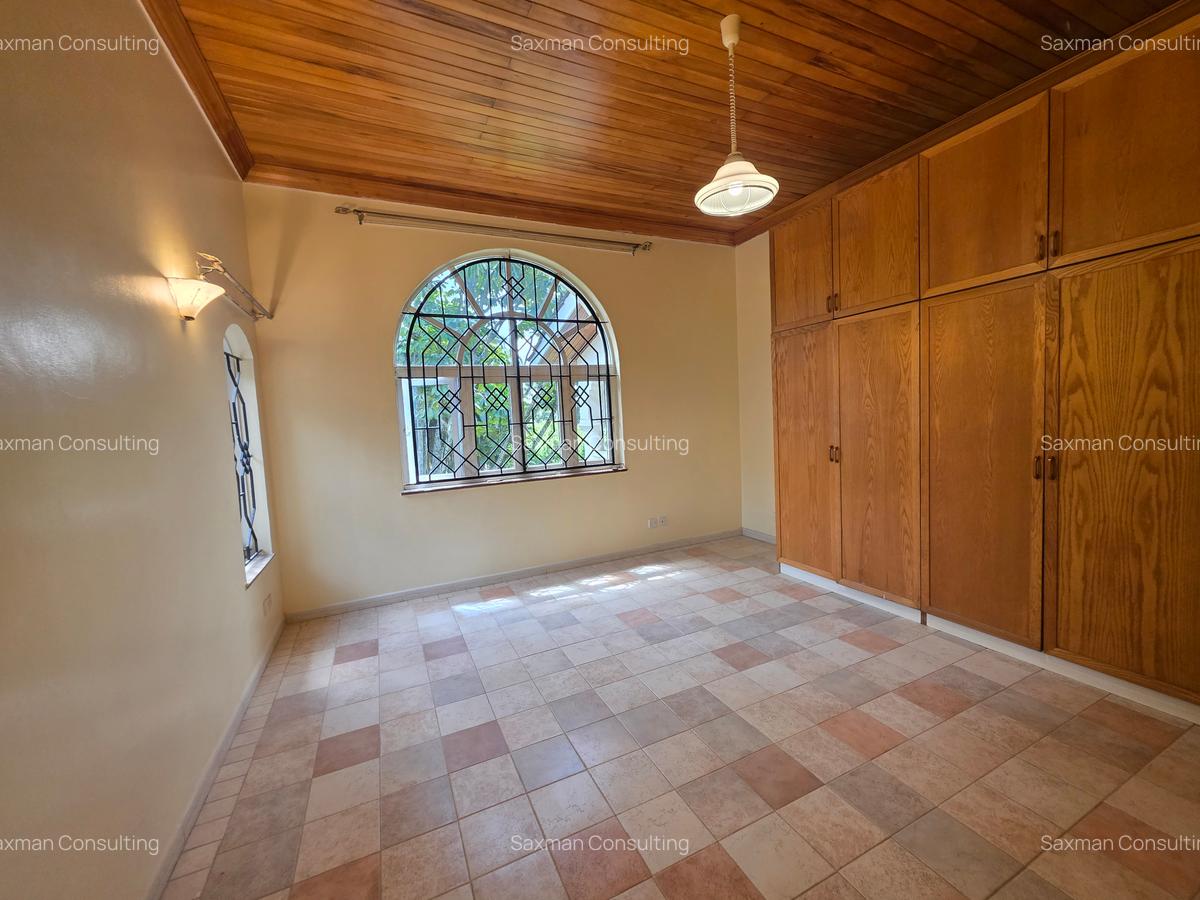 4 Bed House with En Suite in Spring Valley - 15