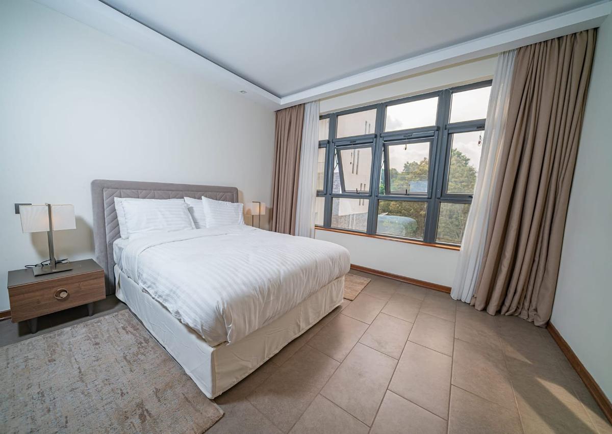 Serviced 3 Bed Apartment with En Suite in Spring Valley - 4