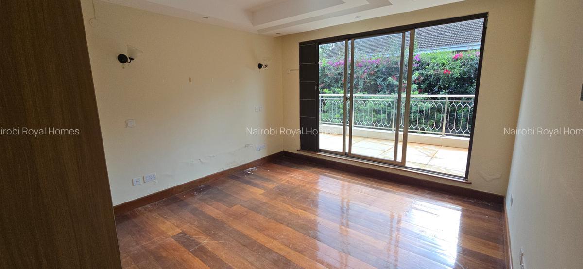 5 Bed Townhouse with En Suite at Lavington Green - 15