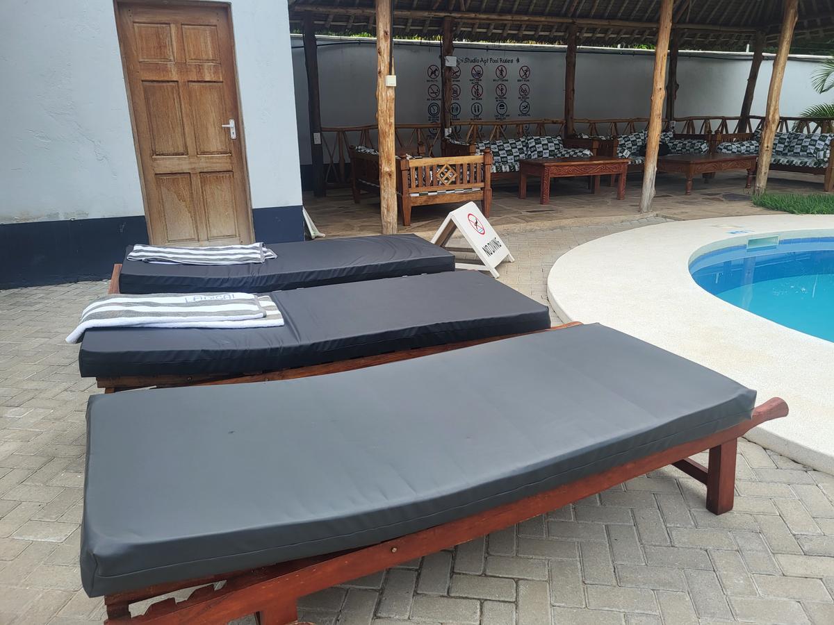 Serviced 1 Bed Apartment with En Suite in Diani - 4