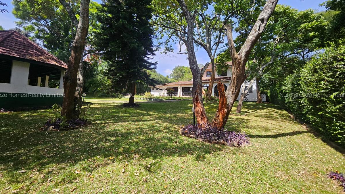 5 Bed House with En Suite in Runda - 4