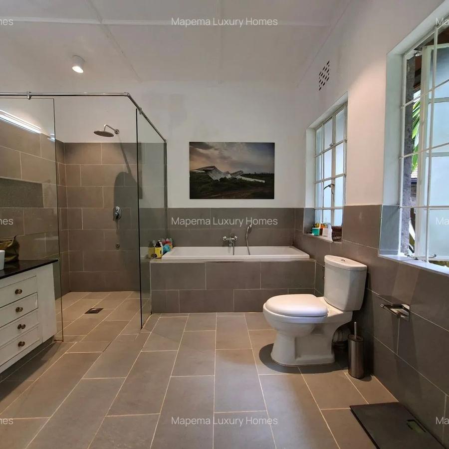 4 Bed House with Swimming Pool at Miotoni - 11