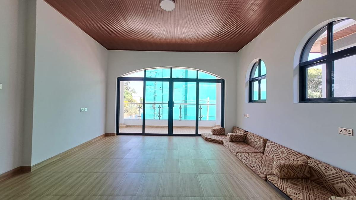 5 Bed Townhouse with En Suite in Lavington - 6