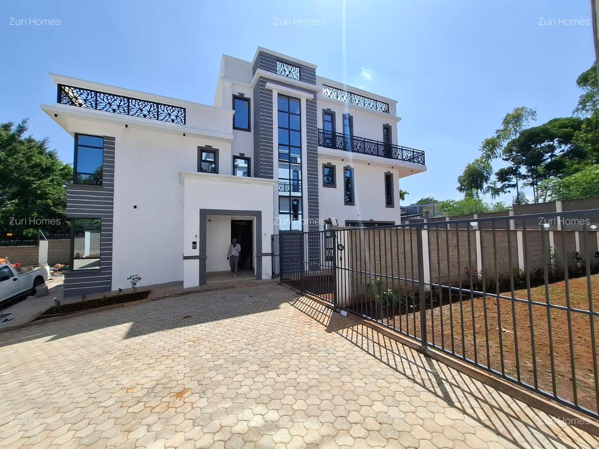 5 Bed Townhouse with En Suite in Lavington - 2