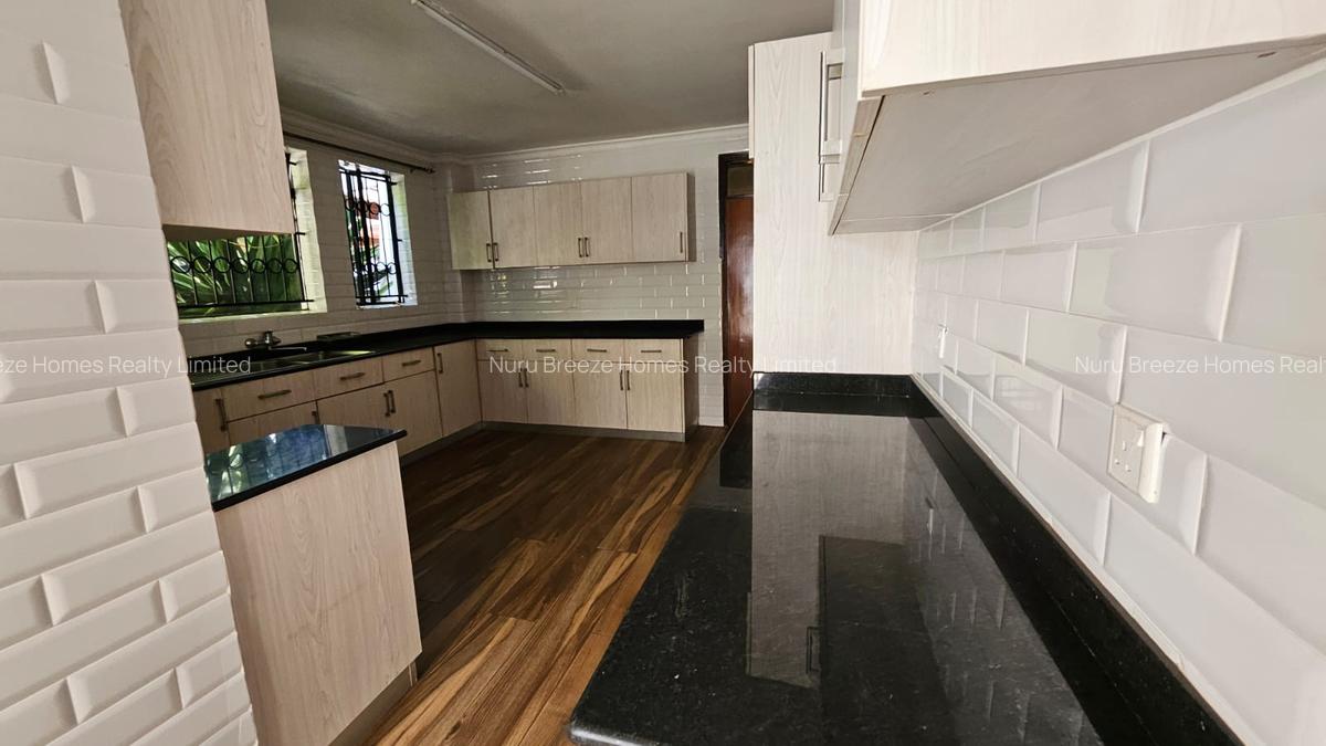 5 Bed House with En Suite in Runda - 3