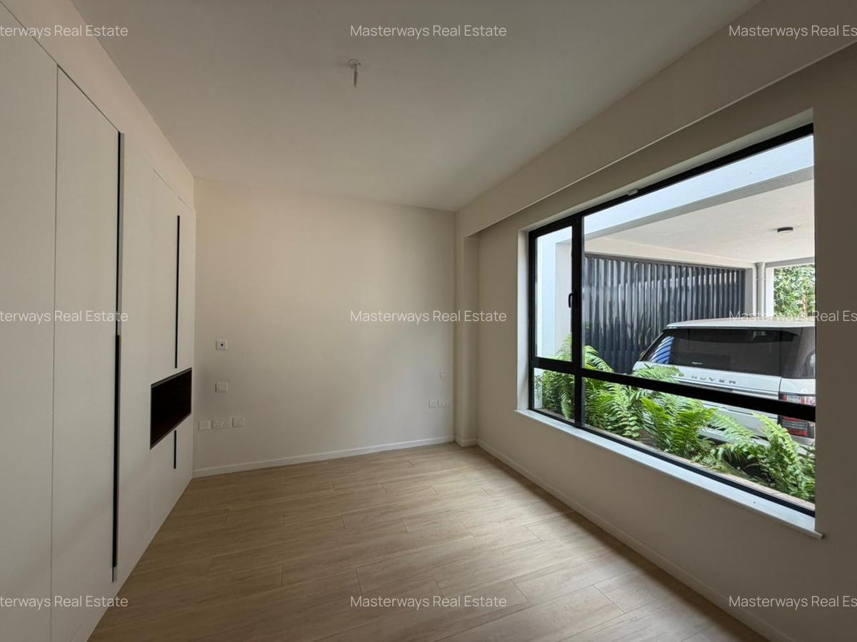 6 Bed Villa with En Suite in Kyuna - 14