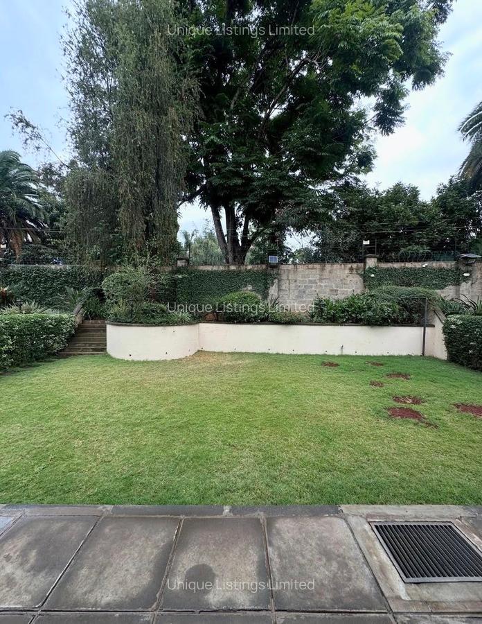 5 Bed Townhouse with En Suite in Lavington - 3