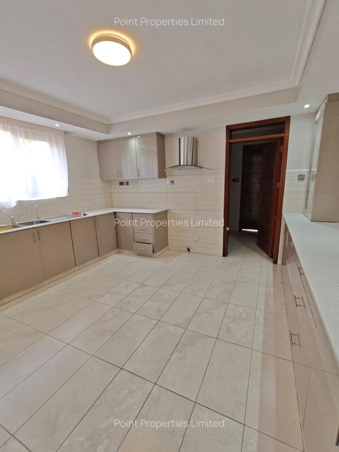 5 Bed Townhouse with En Suite in Karen - 10