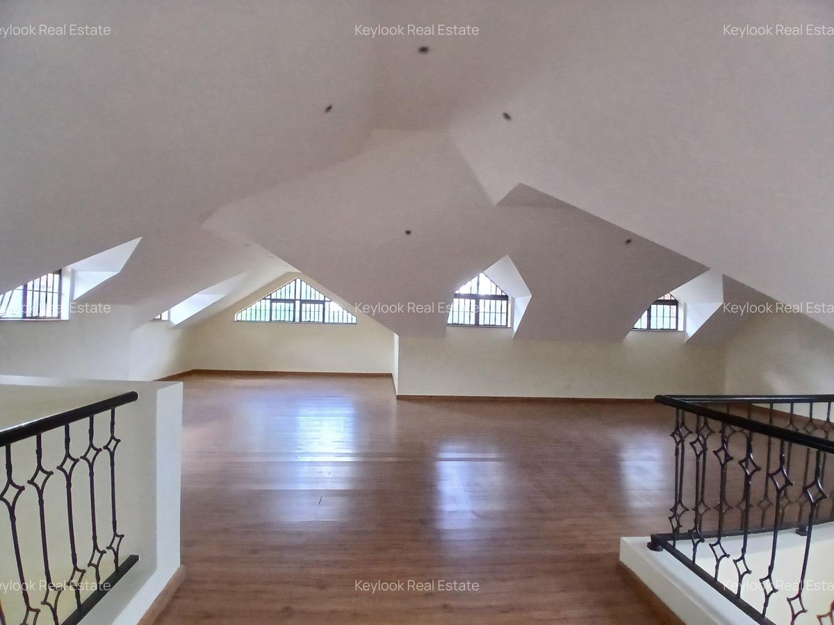 5 Bed Townhouse with En Suite at Lavington Green - 12