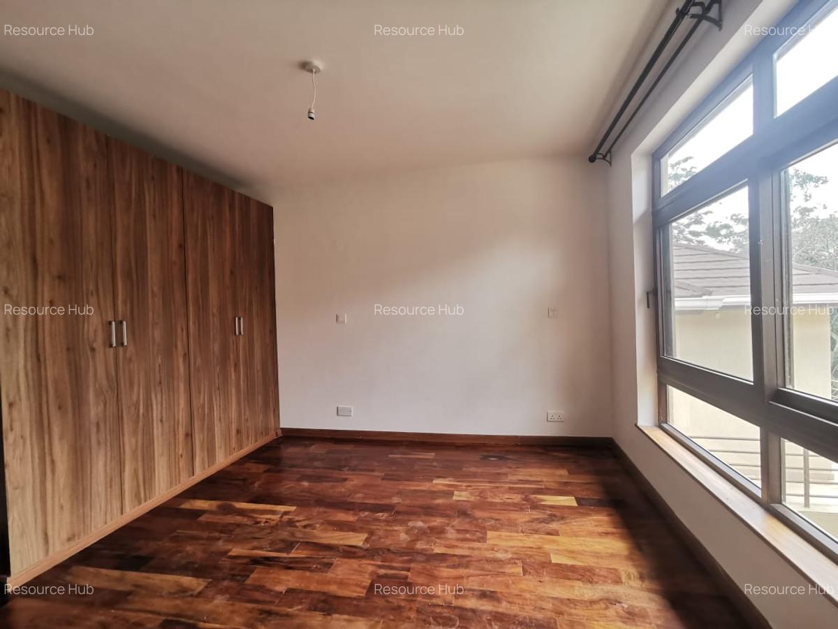 5 Bed Townhouse with En Suite at Lavington Green - 16