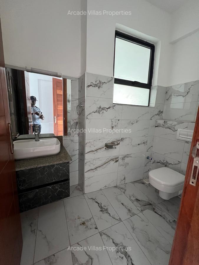 2 Bed Apartment with En Suite in Kilimani - 4