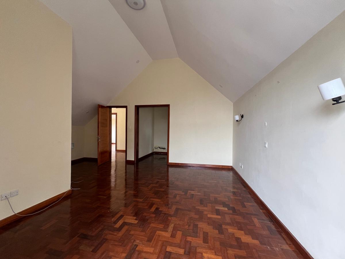 5 Bed Townhouse with En Suite at Convent Drive - 6
