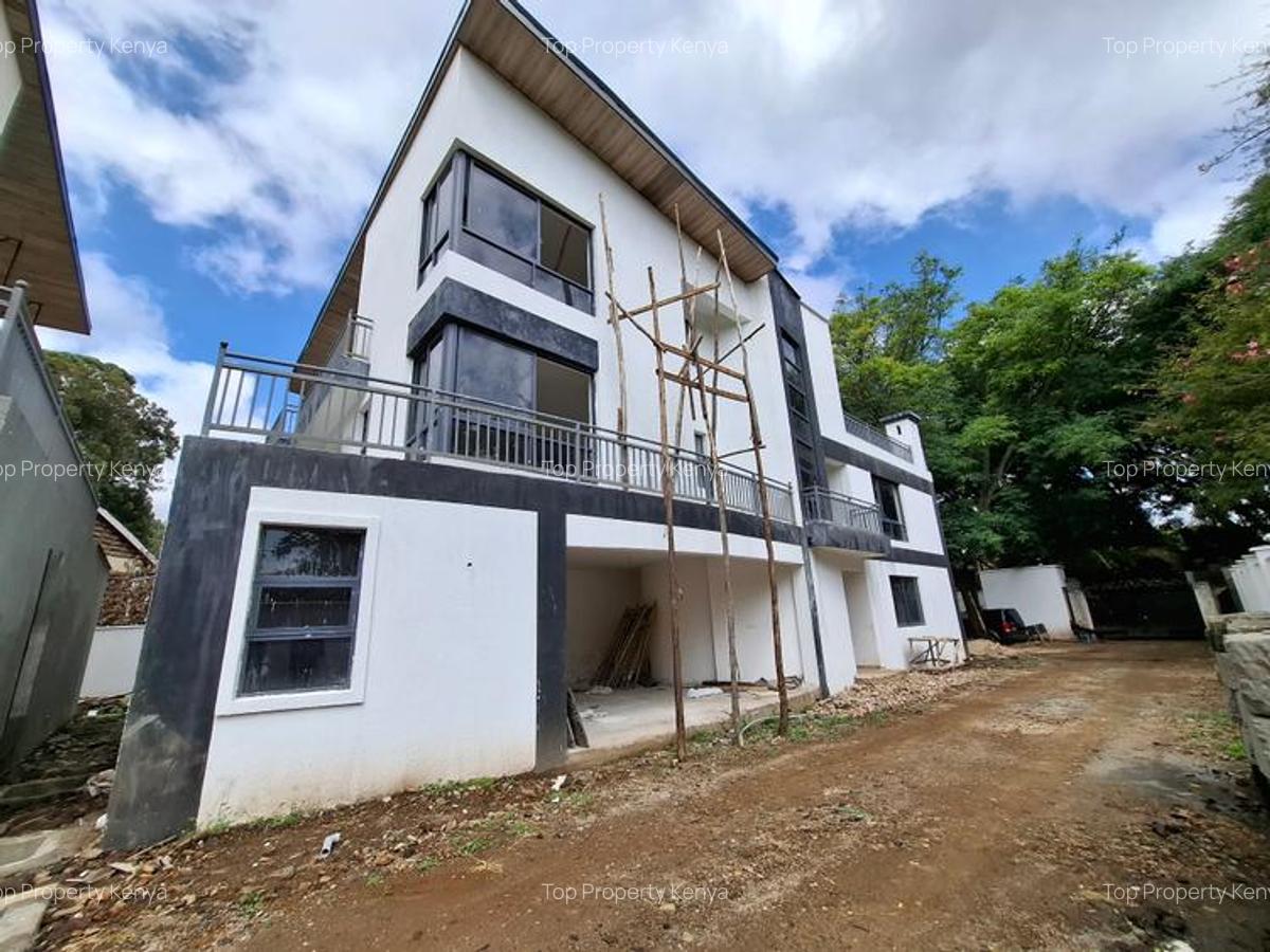 5 Bed House with En Suite at 00502 - 12