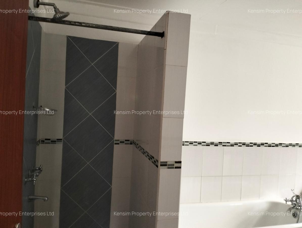 5 Bed Townhouse with En Suite in Rosslyn - 3