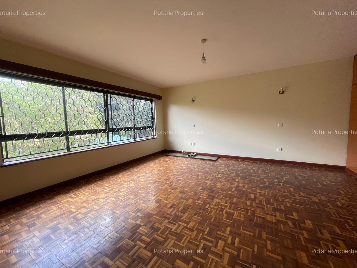 5 Bed Townhouse with En Suite in Lavington - 2