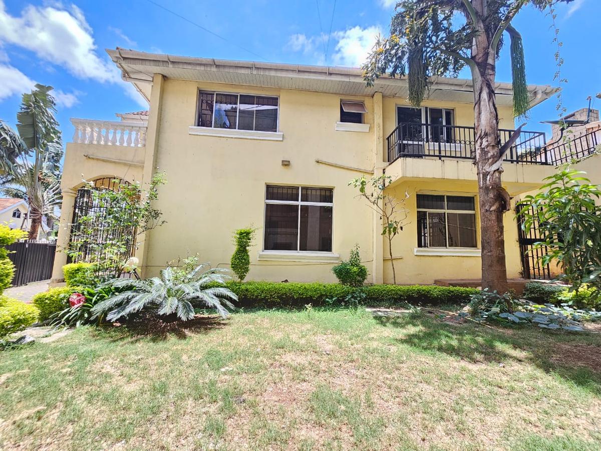 5 Bed House with En Suite in Lavington - 2