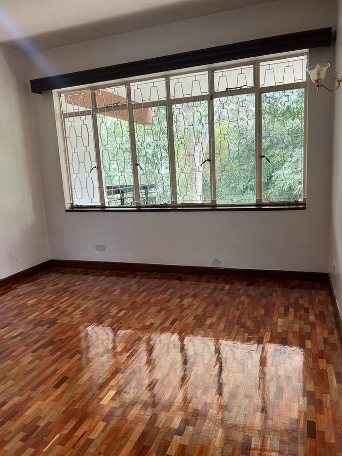 5 Bed House with En Suite in Runda - 11