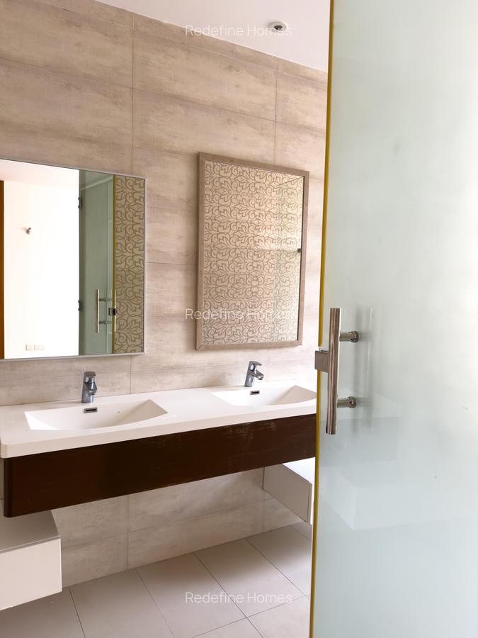 3 Bed Apartment with En Suite in Parklands - 8