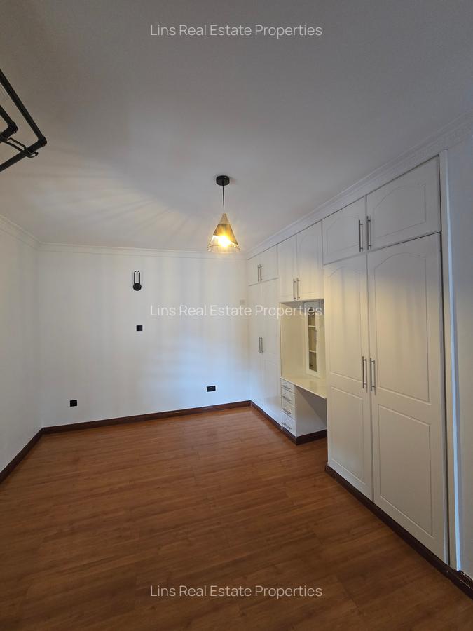 4 Bed House with En Suite in Lavington - 13