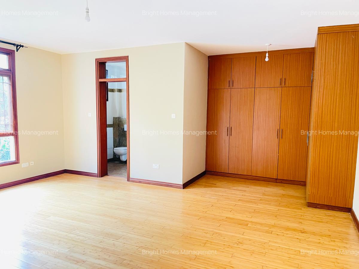 4 Bed Apartment with En Suite in Riverside - 12