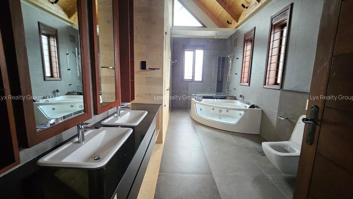 4 Bed Villa with En Suite in Runda - 12