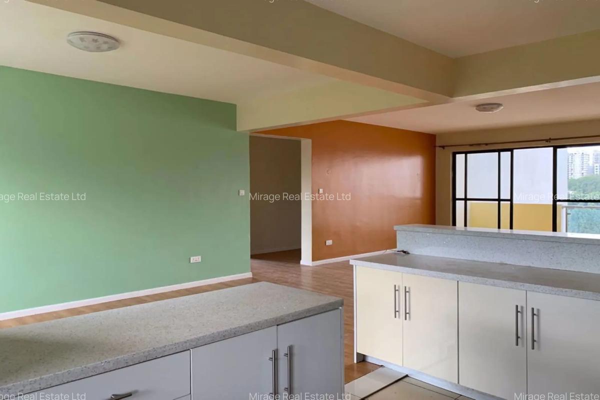 4 Bed Apartment with En Suite in Brookside - 12