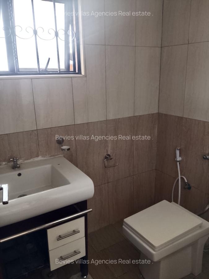 5 Bed Townhouse with En Suite at Parklands - 10