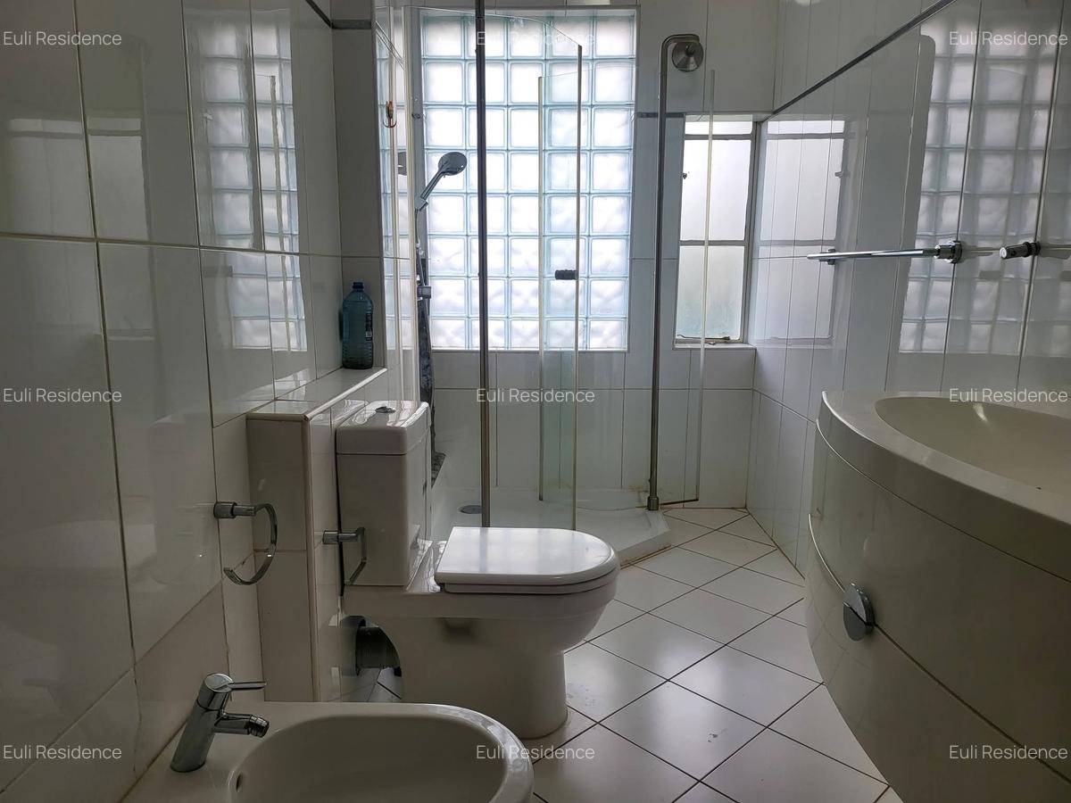 4 Bed House with En Suite at Mimosa Close - 17