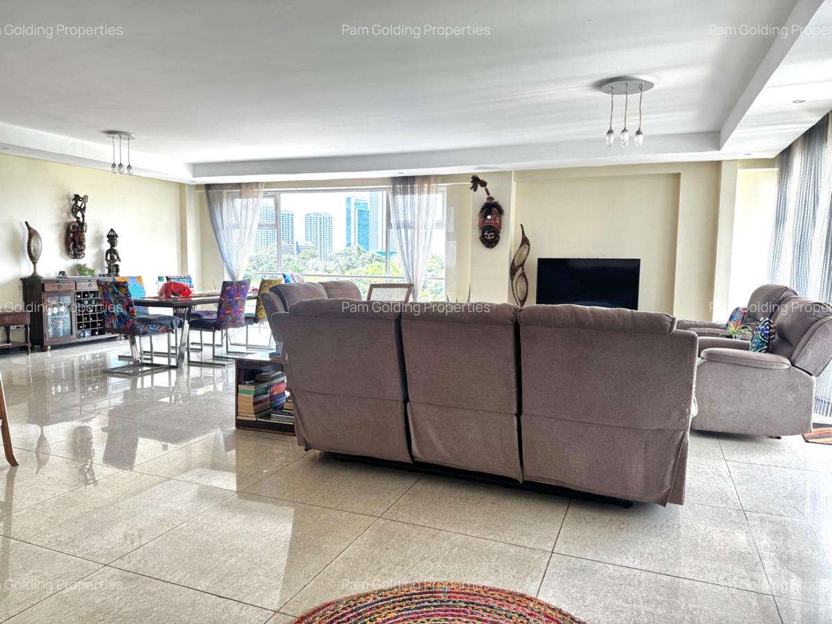 Furnished 3 Bed Apartment with En Suite in Riverside - 5