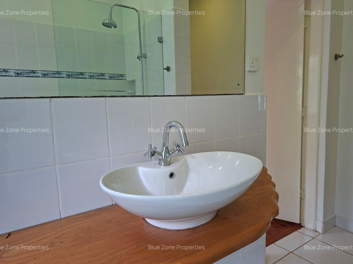 5 Bed House with En Suite at Off Ridgeways Rd - 15