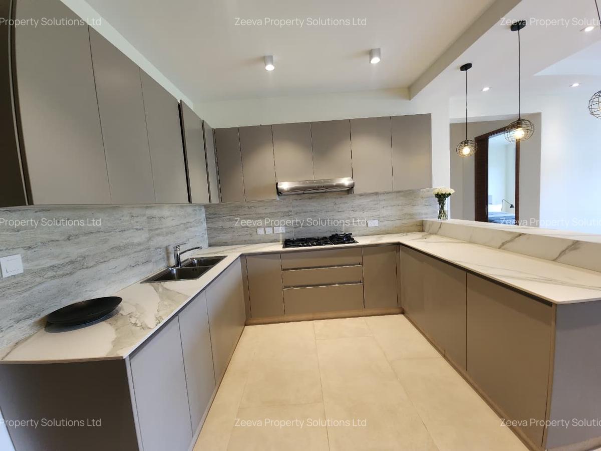 3 Bed Apartment with En Suite in Riverside - 4