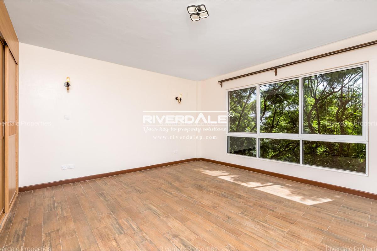 4 Bed Apartment with En Suite in Westlands Area - 12