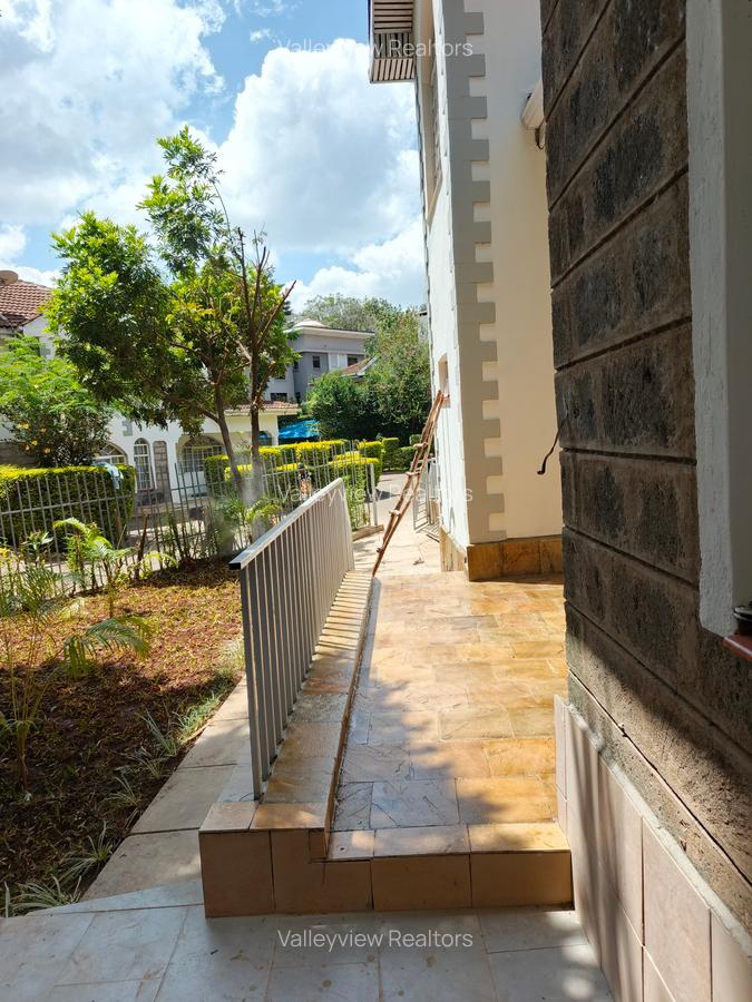 4 Bed Townhouse with En Suite at Lavington - 1