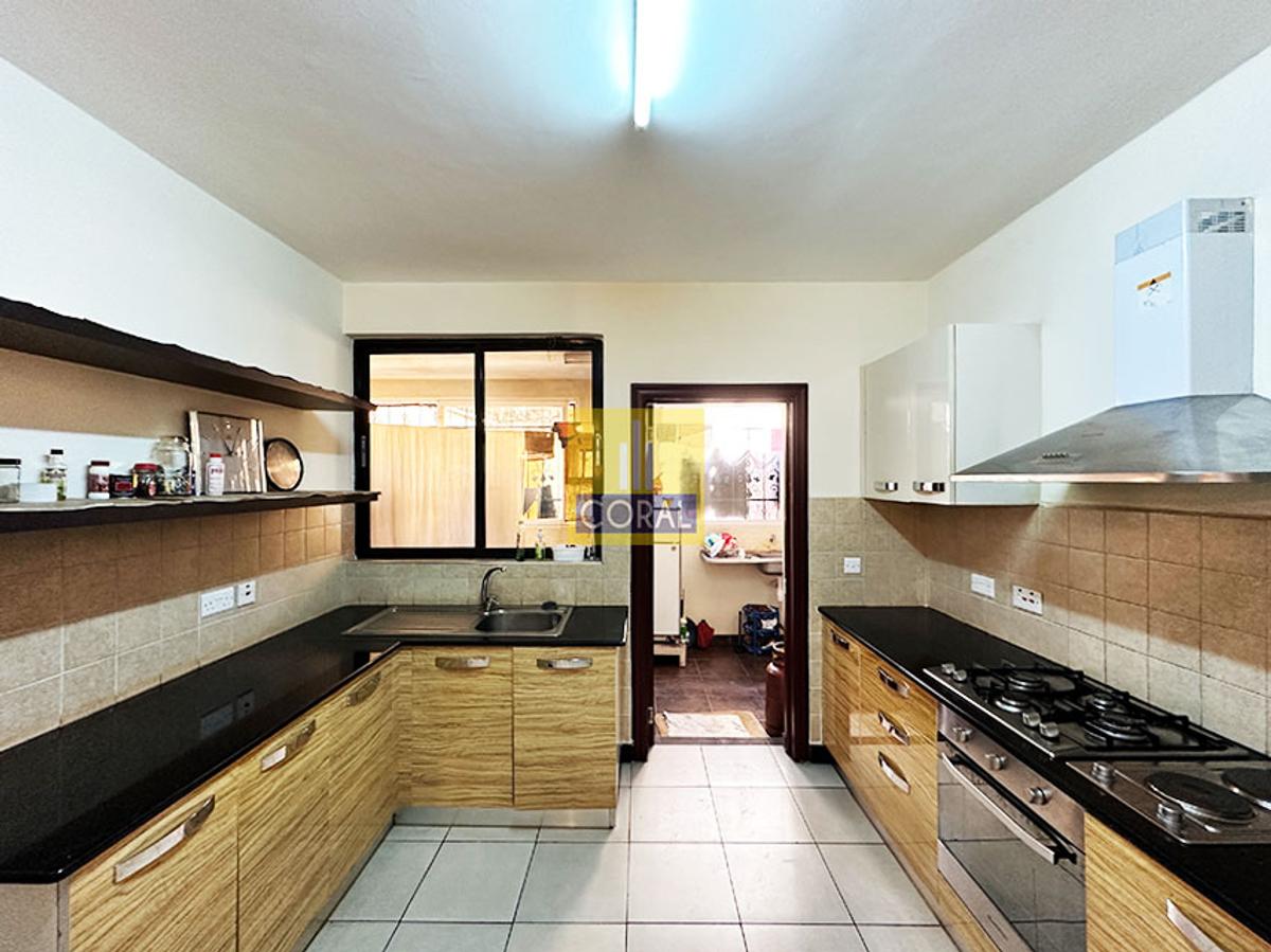 3 Bed Apartment with En Suite in Parklands - 7