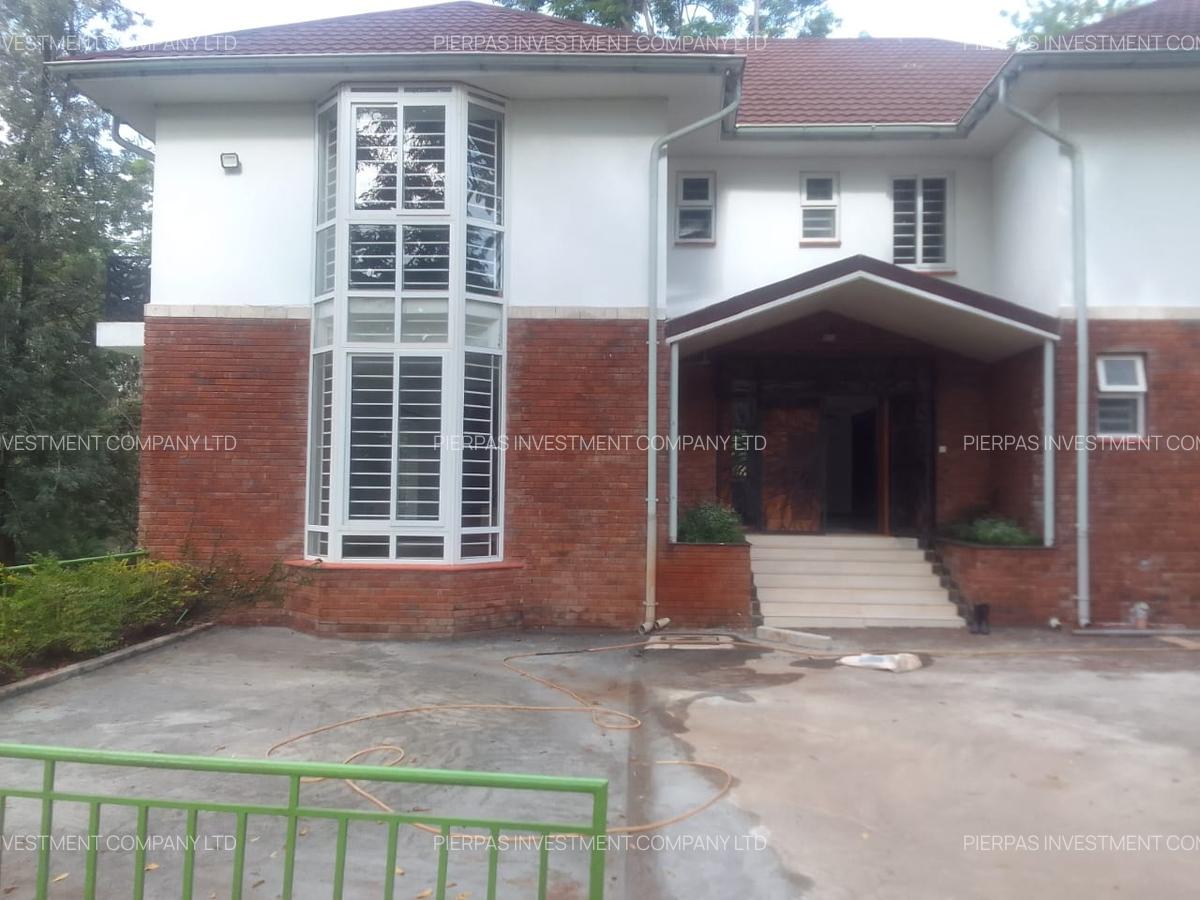 5 Bed Townhouse with En Suite in Rosslyn - 1
